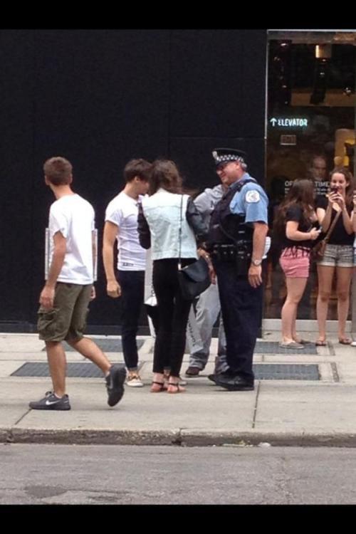 someone-inthecrowd:  lou and el again today 