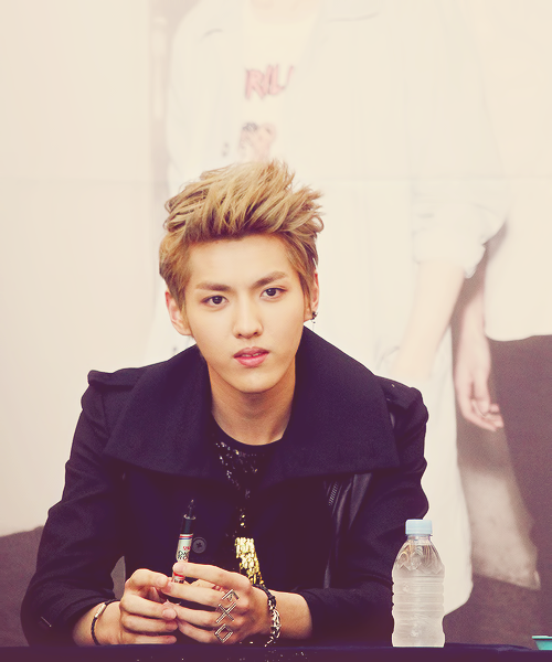 
19/100 Pictures of 吴凡 "Kris"




