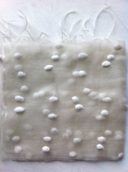 lindasinklings:

Undyed handwoven silk.
(via Undyed handwoven organza silk shawl with cotton by Crochetmushroom)
