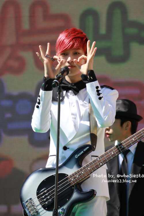 

[120503] Led Apple Kwangyeon at MBC Food Bank
Source&#160;: munlee23 @ naver
Please don’t edit and crop the logo  



