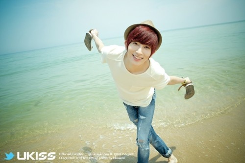 @UKISS_intl: Not much time left till the end of the weekend! Have a good end to this week and a great week next week~ Last photo release has to be Kiseop~^^ Goodnight everyone~ http://t.co/hj8OixWO