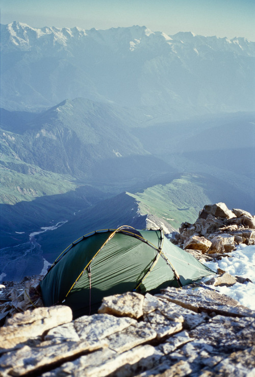 thenakedbrowneye:

High Camp on Ushba (4710 m, Caucasus), Georgia (by S_Peter)
