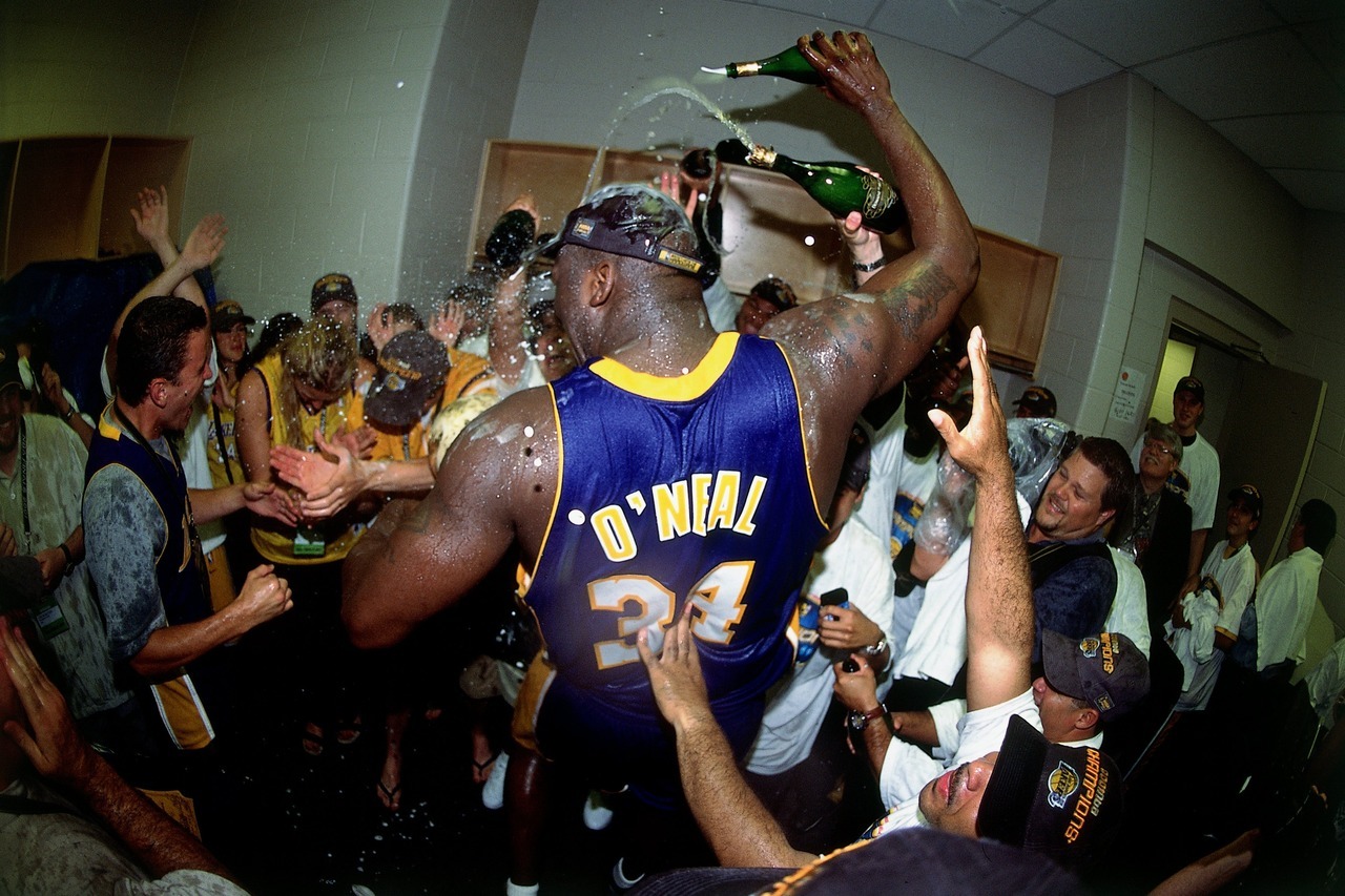 June 15, 2001: LA Lakers defeat the Philadelphia 76ers 4-1 in the 2001 NBA Finals.
(Photo by Andrew D. Bernstein/NBAE via Getty Images)