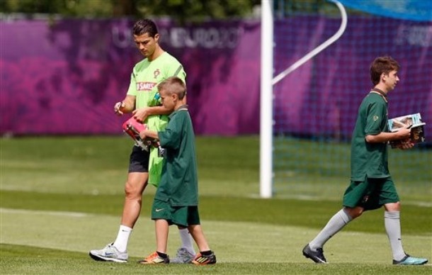  Cristiano being arrogant as always &#8230;
Training in Opalencia, 19.06.2012(via Photo from AP Photo)