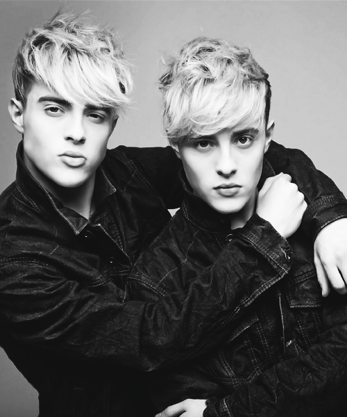  ✪ Jedward - Young Love Booklet, 2/14.  