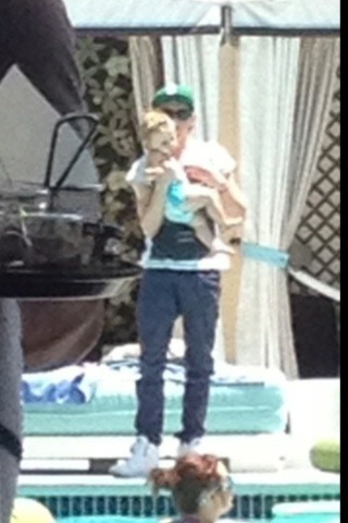 Baby  Niall on Throw Sherbet At Them     Awww  Niall And Baby Lux