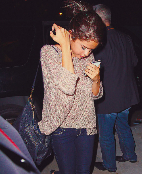 
10/25 pictures of Selena Gomez
