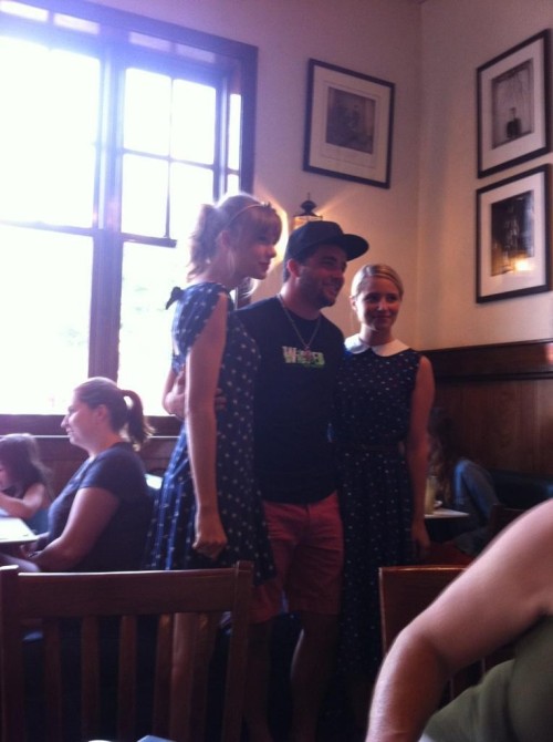 
Taylor and Dianna with a fan this morning (July 2nd) in Nashville at Pancake Pantry [x]
