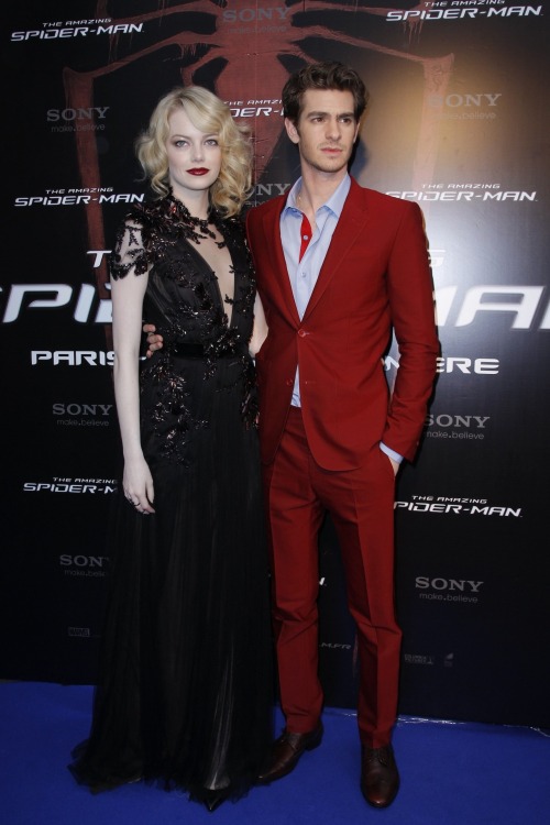 That awkward moment when you thought Andrew Garfield was posing with an Emma Stone wax sculpture at Madame Tussauds.