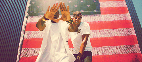 Kanye West刚刚度过36岁生日..这里送上36张各种各样的Yeezy的GIF动画图片 (36张)