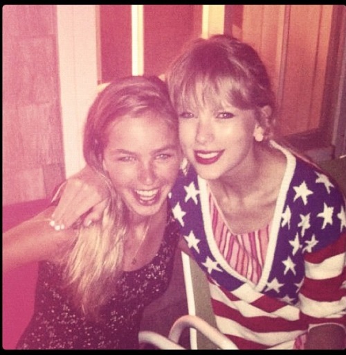 
Taylor Swift with a fan in Cape Cod
