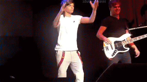 not my gif, but I wanted to add it to my perfection page.
look how perfect it is though
Sandy and Louis pelvic thrusting
oh lord jesus take the wheel