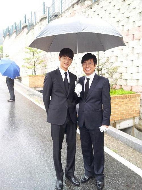 Minho Poses with his Drama Father in ‘To the Beautiful You’ Click image in new tab for full size Credit: To The Beautiful You Facebook