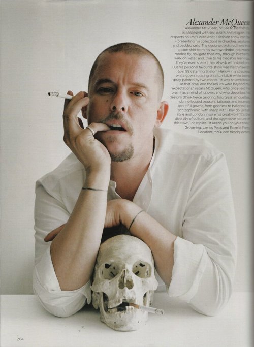 mirnah:


A portrait of Alexander McQueen shot by Tim Walker, featured in Vogue UK October 2009 issue.

