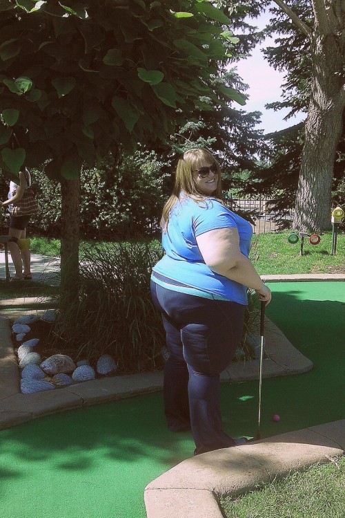 roxxieyo:

mini-golf! 
