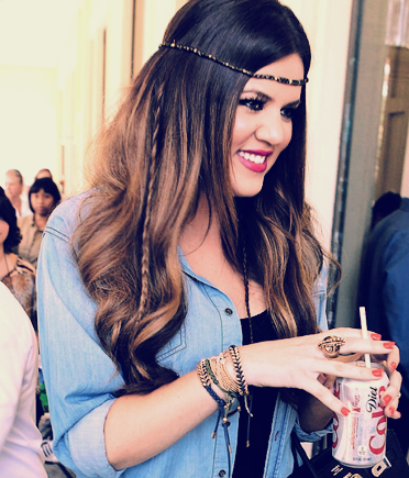 Khloe is so beautiful!

*note, i dont own this photo* 