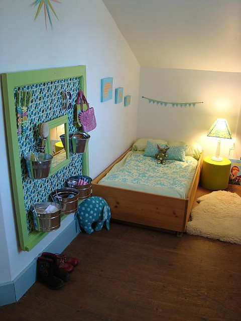 ellaminnowpeas:

sweet little room with storage contest winner by mayalu on Flickr.
