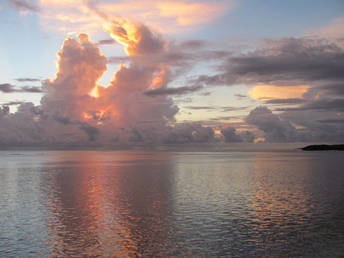 Fijian sunset by mountaintrekker2001 on Flickr.