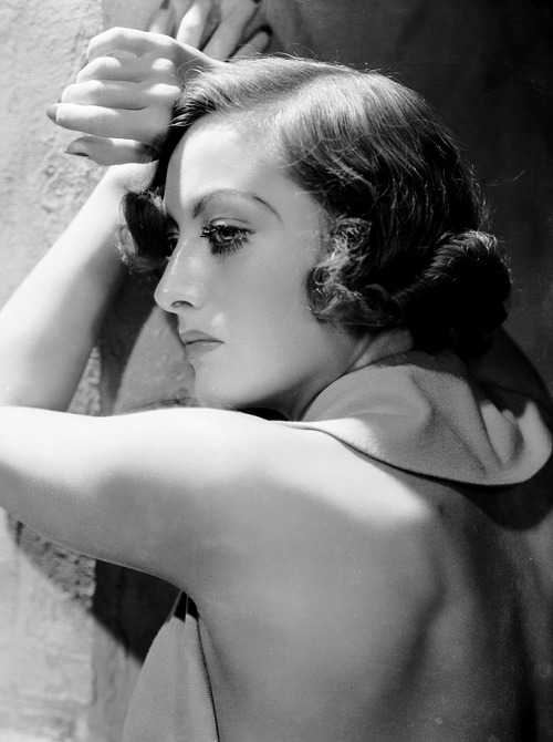 orsons:

Joan Crawford photographed by George Hurrell, 1932
