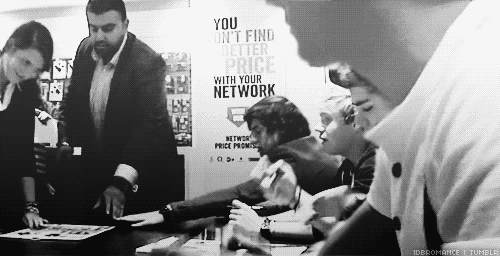 britain-can-invade-me:

bittersweetsymphony19:

Harry getting mad because security won’t let him sign something. Don’t ever say they don’t care about us.

he looks so mad:’(
