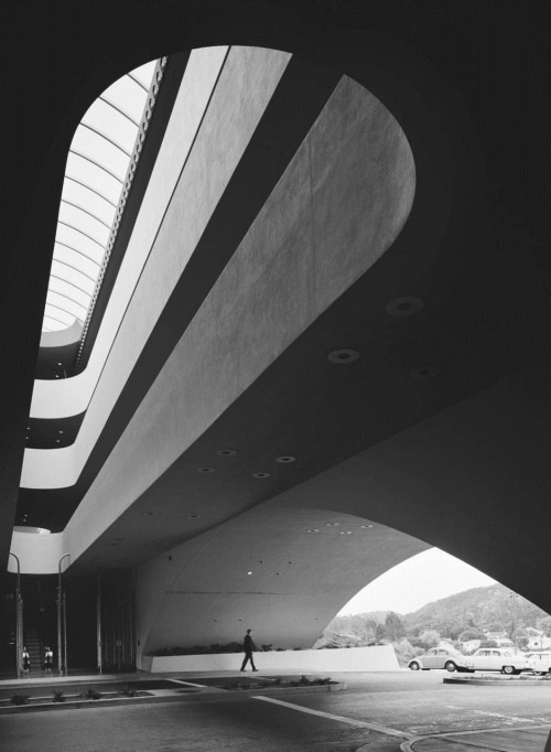 Marin County Civic Center, San Rafael, 1962 (by: Ezra Stoller)