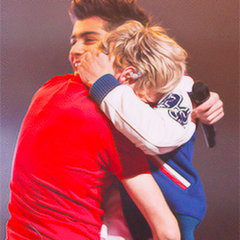 ziall
13/? pictures of one direction turn ons
