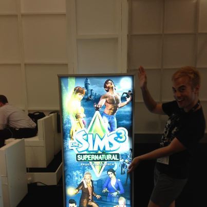 King Choi poses fabulously with The Sims 3 Supernatural at Gamescom!