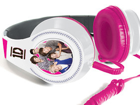 paulways-watching-1d:

1D headphones are coming out this fall in the UK, US, Latin America, Ireland and Canada they will sell for $19.99 
Source: @1Dstalking
