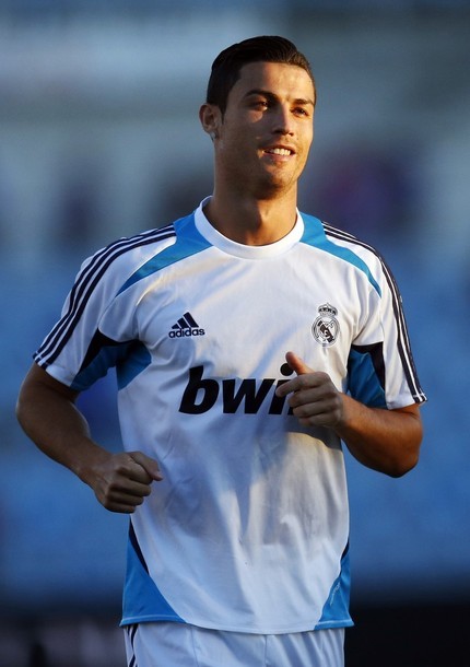 Warming up.
Real Madrid vs. Getafe, 26.08.2012(via Photo from Reuters Pictures)