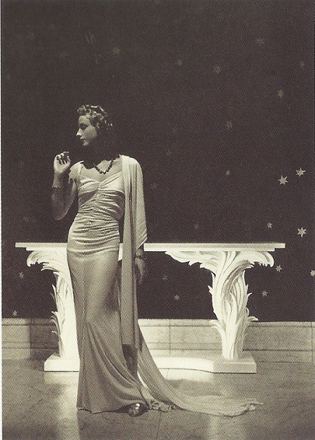 Horst P. Horst- Robe drapée par Lucien Lelong, bijoux par Cartier, octobre 1935
