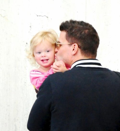 pockety:

itsallaboutboreanaz:

A big HAPPY BIRTHDAY to Bella Boreanaz today! 3 years old! Growing up fast! Such a beautiful little girl. :)

Happy BDay Bella!
