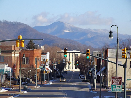 Waynesville Main Street by esywlkr on Flickr.Where I want to move yo. If you are from there, please write me.