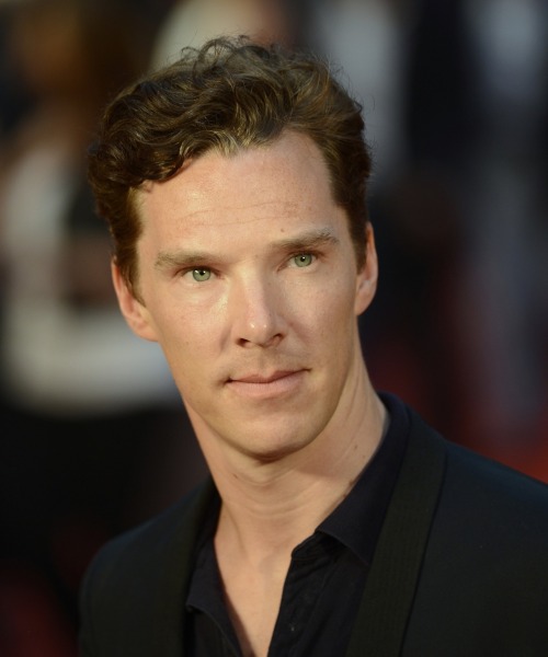 clock-watcher:

Hi-res pic:  Benedict Cumberbatch at the premiere of Anna Karenina on September 4, 2012 in London.  

Ohh gorgeous