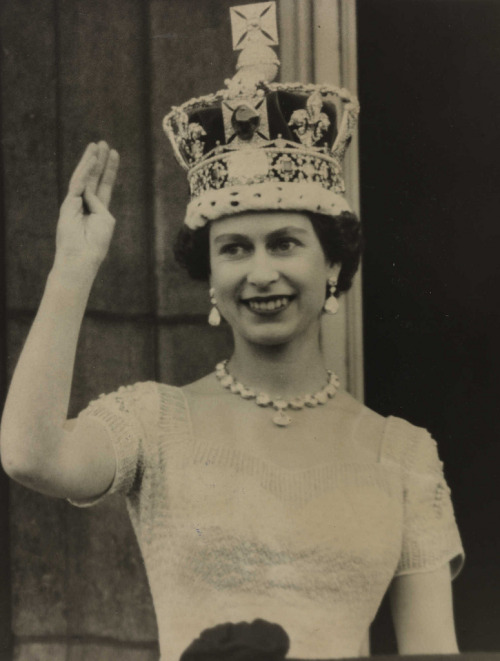 collective-history:

The Queen waves from the palace balcony after the Coronation, 1953.
Daily Herald Archive at the National Media Museum