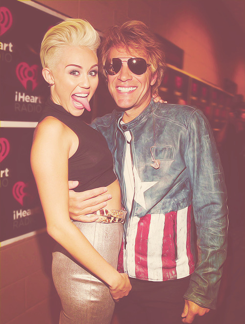 IHeartRadio Music Festival (21st September) - Miley Cyrus &amp; Bon Jovi (backstage)