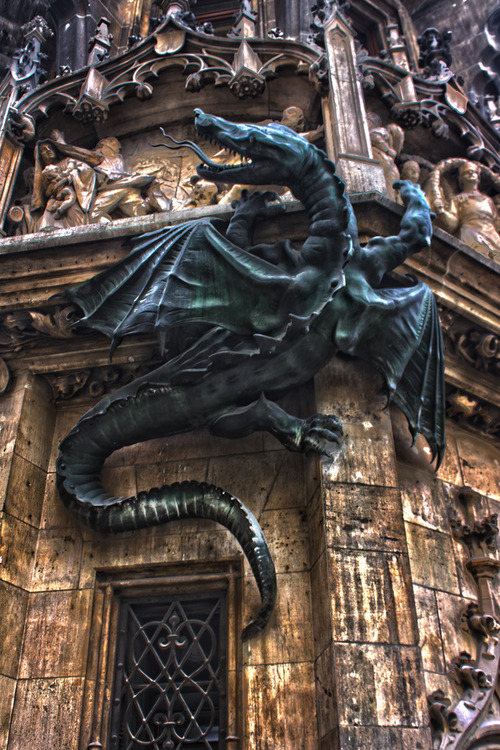tormentaplacenta:

Dragon, Town Hall, Munich, Germany
