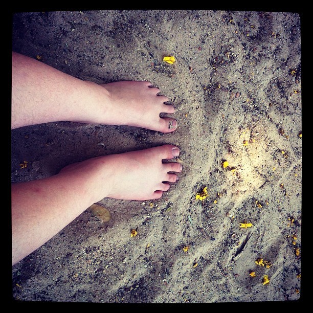 #Pés na #areia. #Feet in the #sand.  (Publicado com o Instagram)