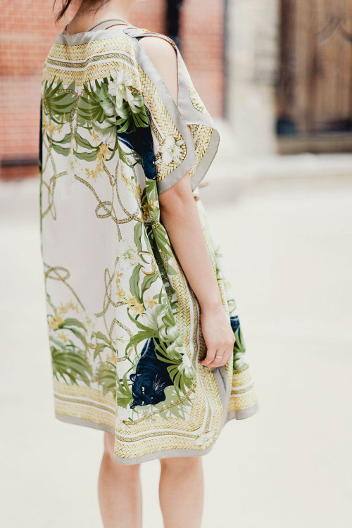 thatluciegirl:

DIY Silk Scarf Kaftan Dress
