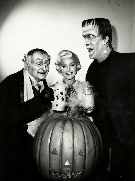 gravesandghouls:

The Munsters, 1964
