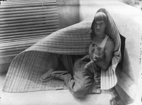 etund:

Leonard Foujita photographed by Andre Kertesz in 1928.
