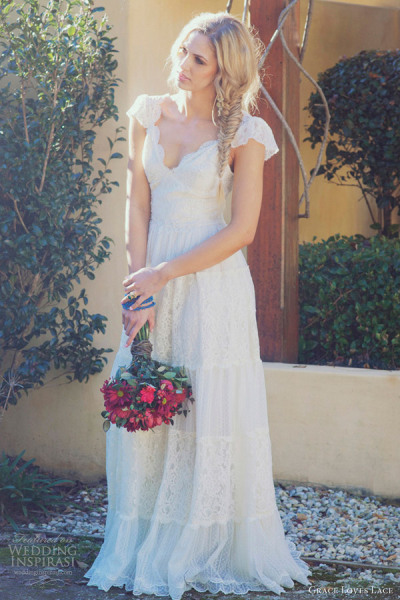 helloweddingdiary:

Grace Loves Lace collection

Wedding dress, y u so perf?