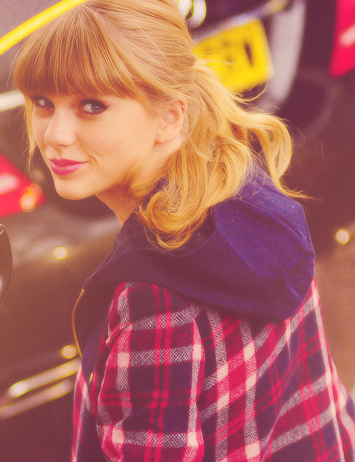  44/50 flawless pictures of Taylor Swift. 
