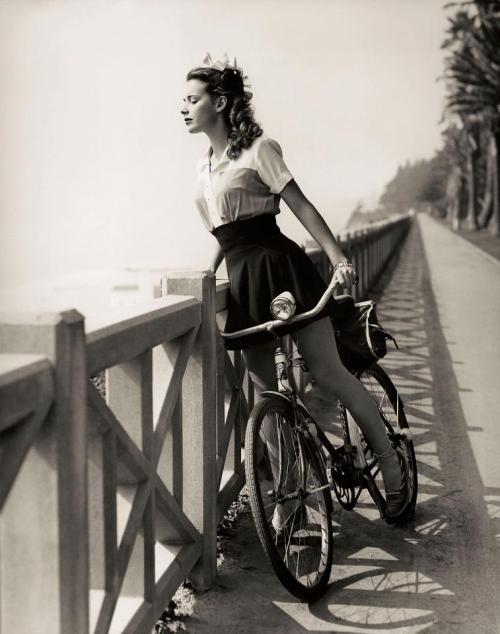 Susan Peters
Hollywood Rides a Bike
by Steven Rea