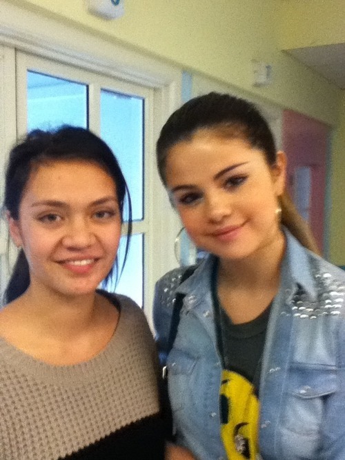  Selena and a fan (September 22, 2012) 