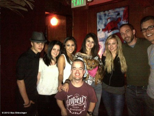  Selena and Justin with friends! 