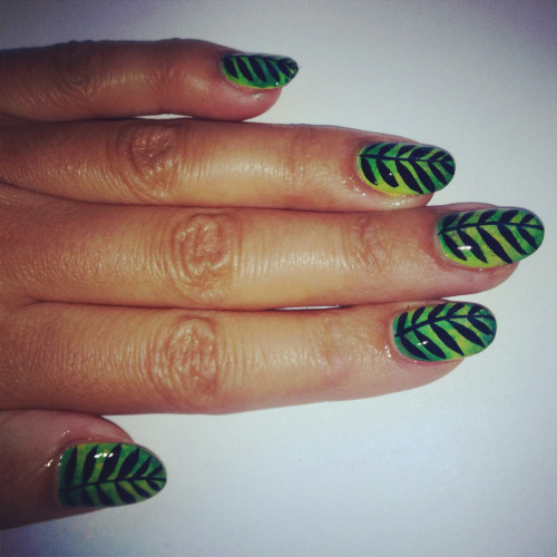nailsbymh:

The Leaf effect!

