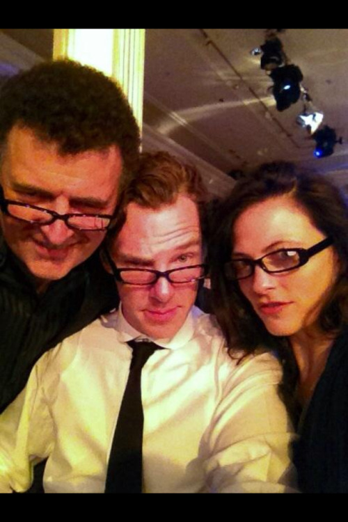cravingcumberbatch:

http://twitter.com/larapulver/status/259062824112906240/photo/1
Are those Bennys glasses?! Or do Specsavers really put glasses in their goody bags?! (Which I think is more likely lol!) do they all get a free eye test too?

I love B in glasses!