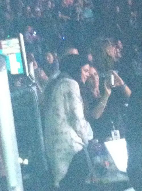  Selena and Pattie tonight at the Believe Tour! 
