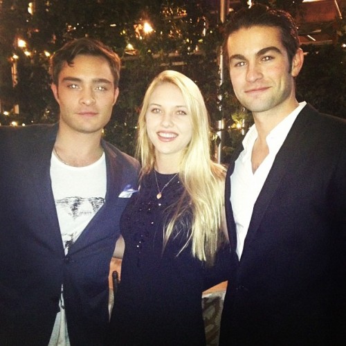 thatblairwaldorf:

Ed Westwick and Chace Crawford with a fan at the Gossip Girl wrap party

