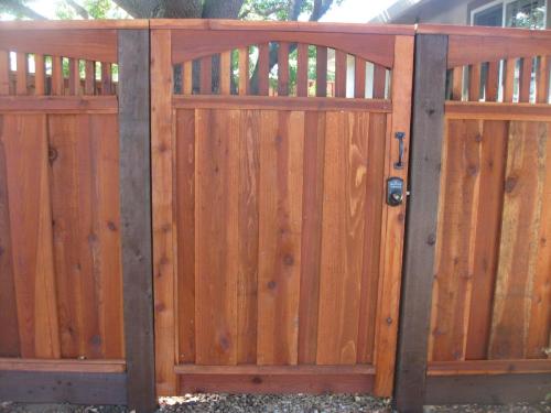 REUBEN BORG FENCE COMPANY SPECIALIZES IN RESIDENTIAL AND COMMERCIAL FENCING USING REDWOOD, VINYL, CHAIN LINK AND ORNAMENTAL IRON. THIS BAY AREA FENCING CONTRACTOR CAN ALSO HANDLE ANY REPAIR, BIG OR SMALL. WE ALSO BUILD DECKS, ARBORS AND TRELLISES. REUBEN BORG FENCE IS BASED OUT OF SAN RAMON, CA AND HAS BEEN IN BUSINESS FOR OVER 15 YEARS. 
